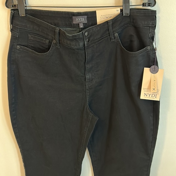 NYDJ Double Snap Capri in Nautilus - Picture 4 of 10